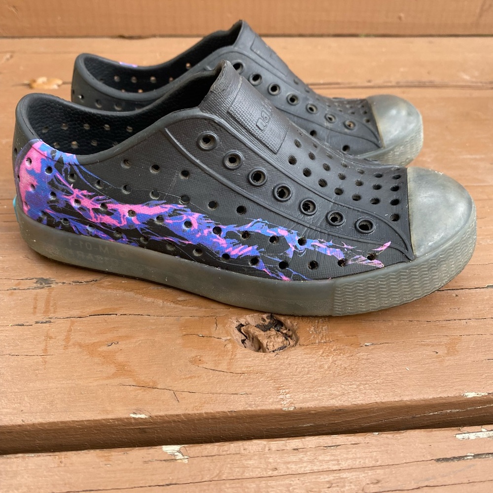 Native Kids Shoes. Black with Purple Pink Streak